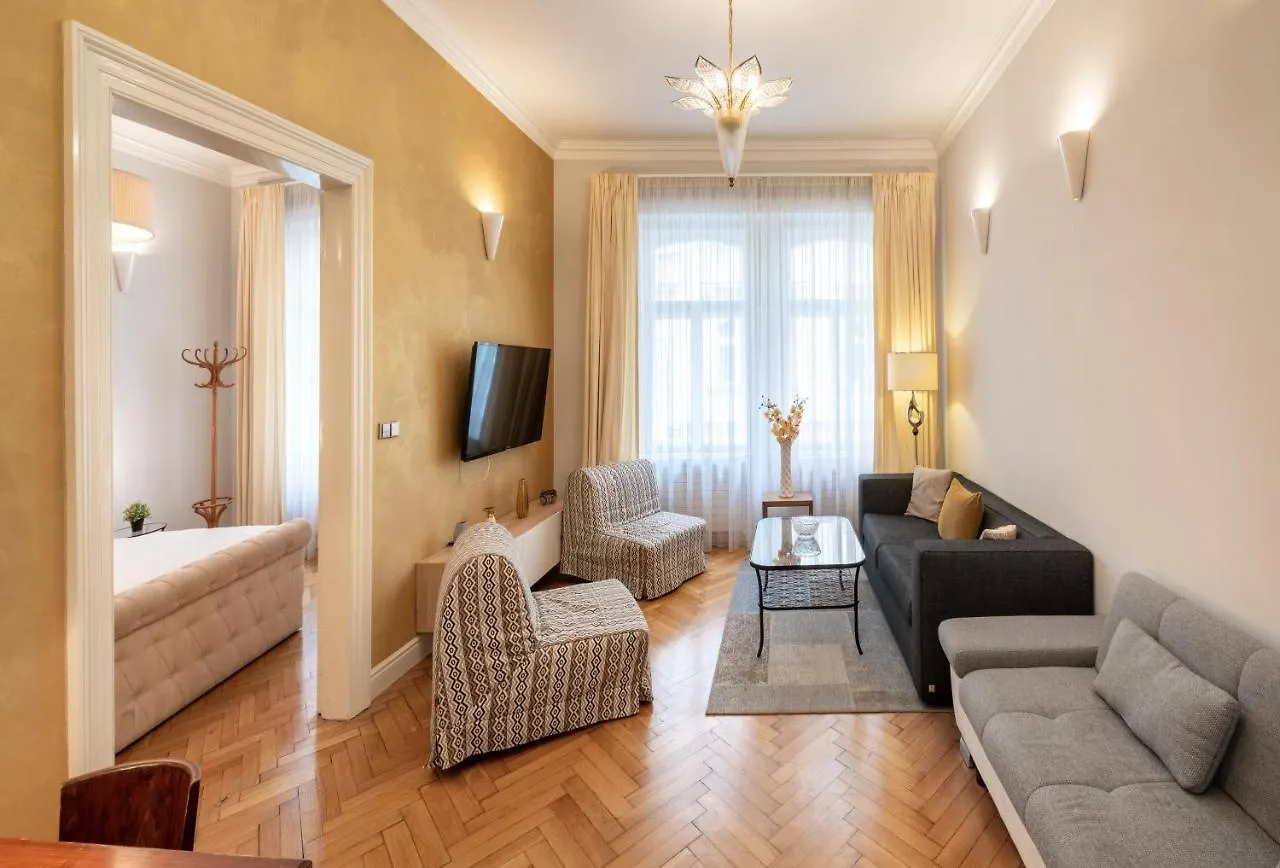 Mordecai 12 Apartments By Adrez Prag