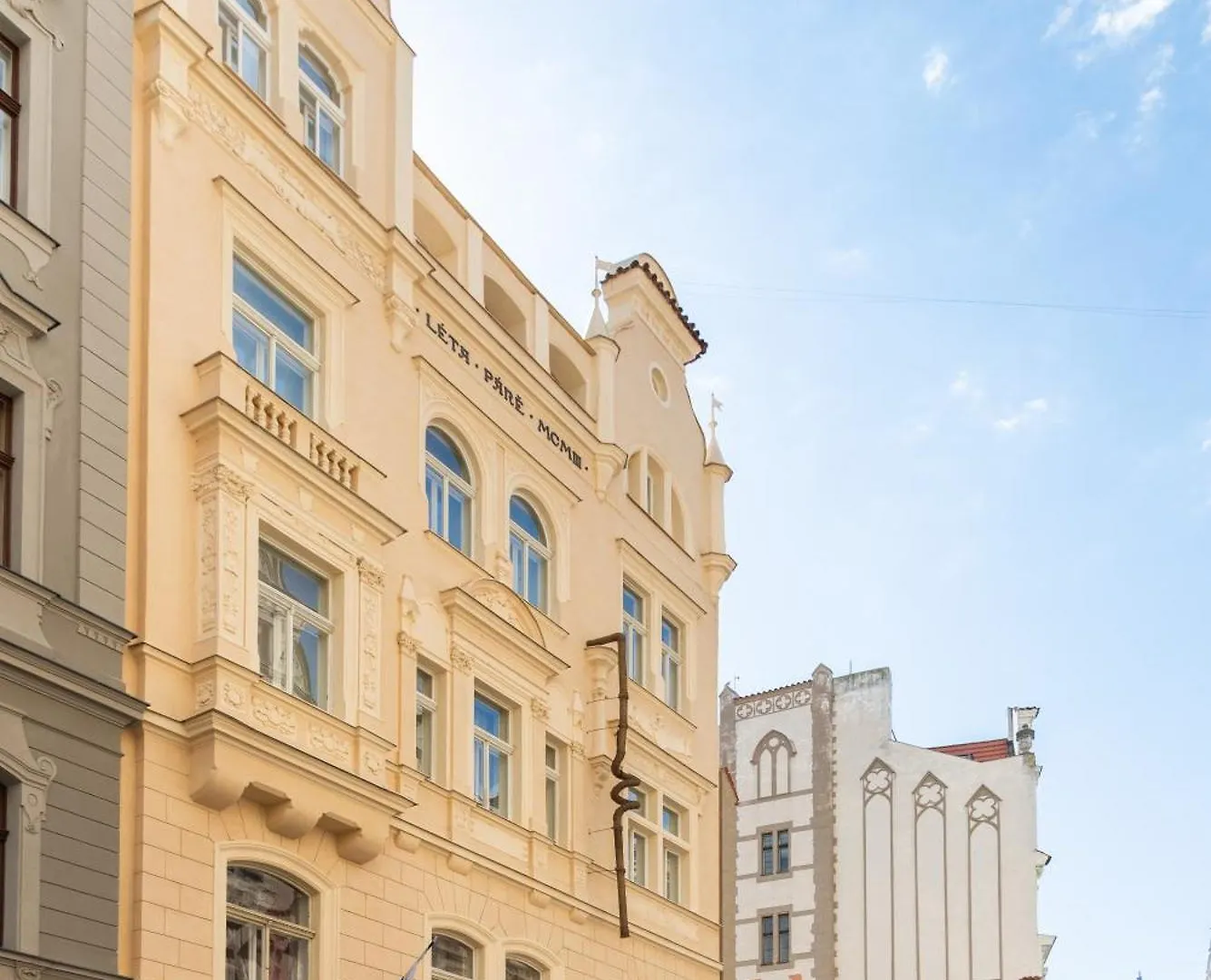 Mordecai 12 Apartments By Adrez Prag