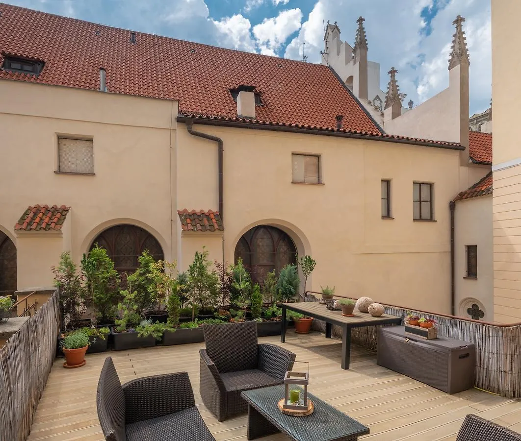 Mordecai 12 Apartments By Adrez Prag
